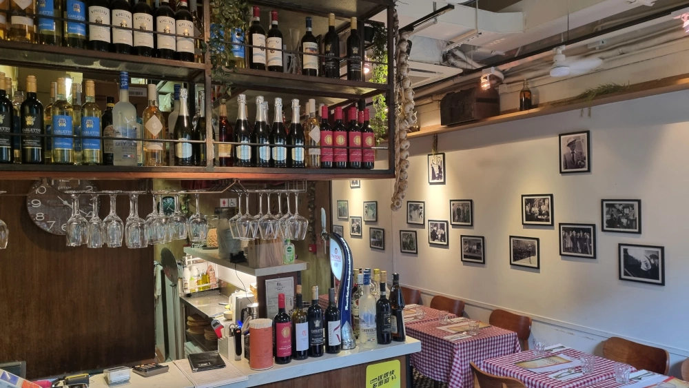 Pizzeria Italia Soho Mid-Levels on Mosque Street #5